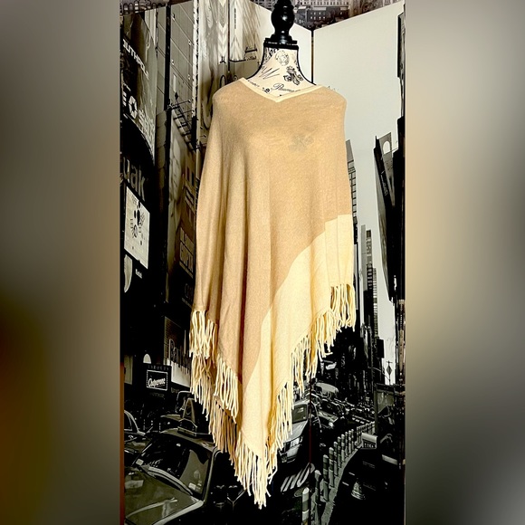 Pulvermacher Designs Miami Jackets & Blazers - Bicolor Wool Blend Cape w. Fringe